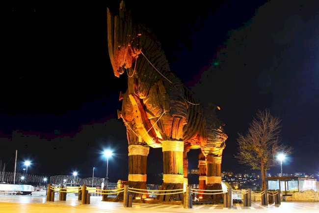 Turuncu renk ile ışıklandırıldı