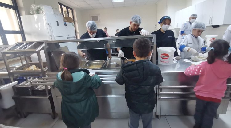 Öğrencilere yemek imkanı…