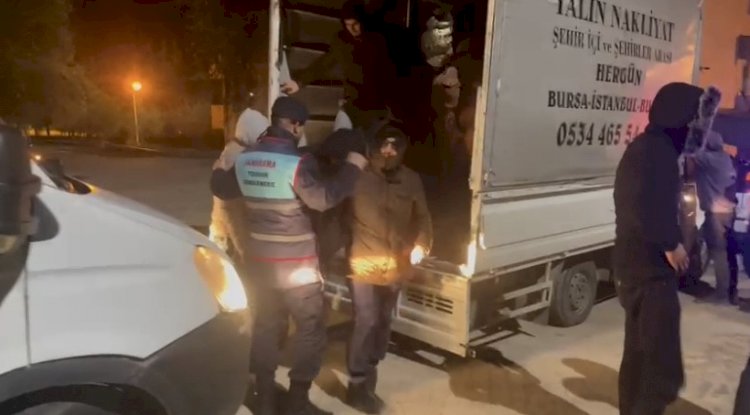 Ezine’de kaçak göçmen operasyonu