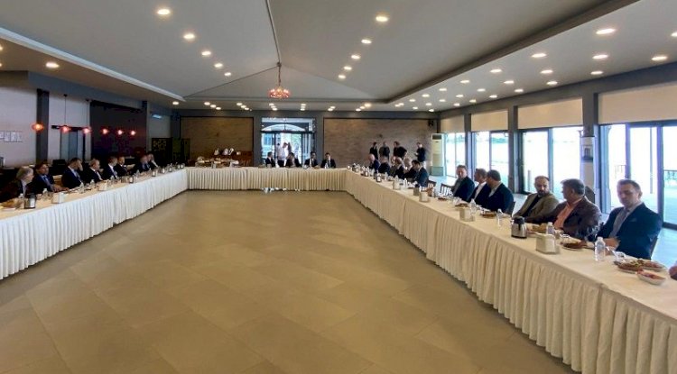 Vali Aktaş turizmcilerle bir araya geldi