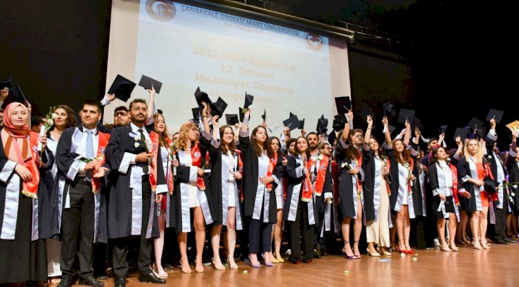 Öğrencilerin mezuniyet coşkusu