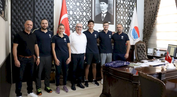 Başkan Atılgan, Yüzücüleri Ağırladı