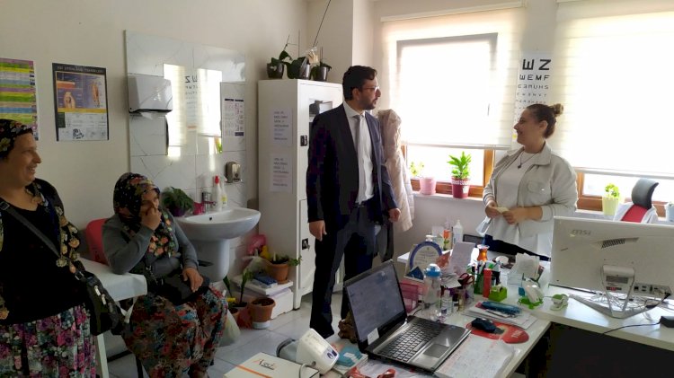 Ezine’de sağlık tesislerini inceledi 