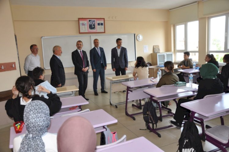 Biga Kaymakamı Erdinç Dolu Okul Ziyaretleri Gerçekleştirdi