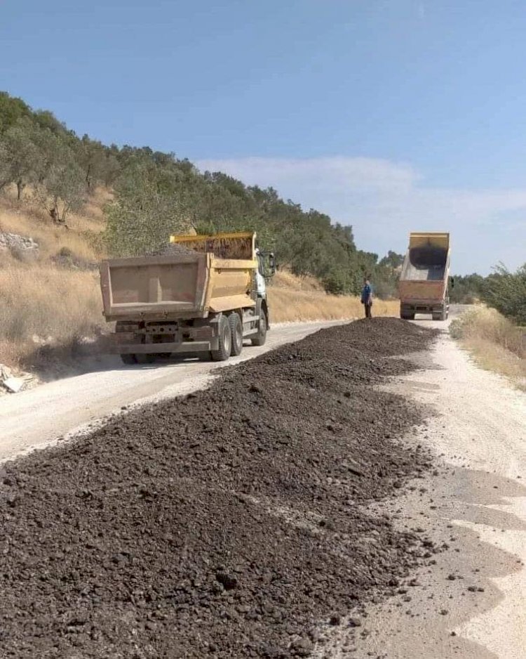 Ayvacık’ta köy yollarında onarım çalışması yapıldı