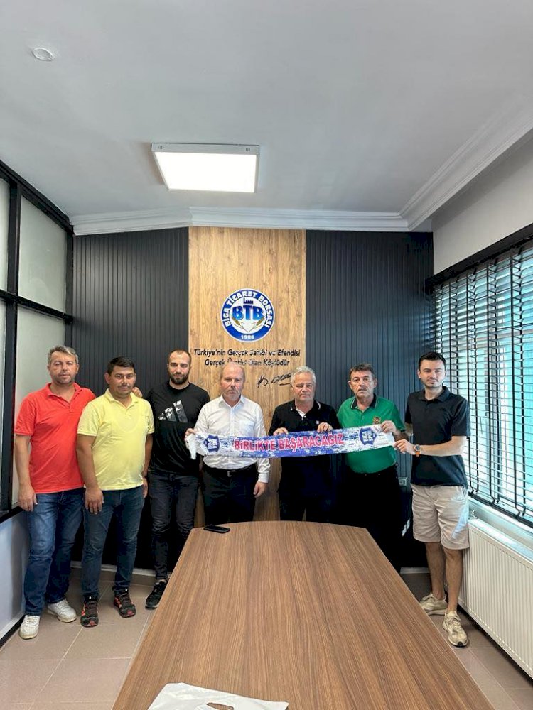 Başkan Baş’a Bigaspor atkısı hediye edildi