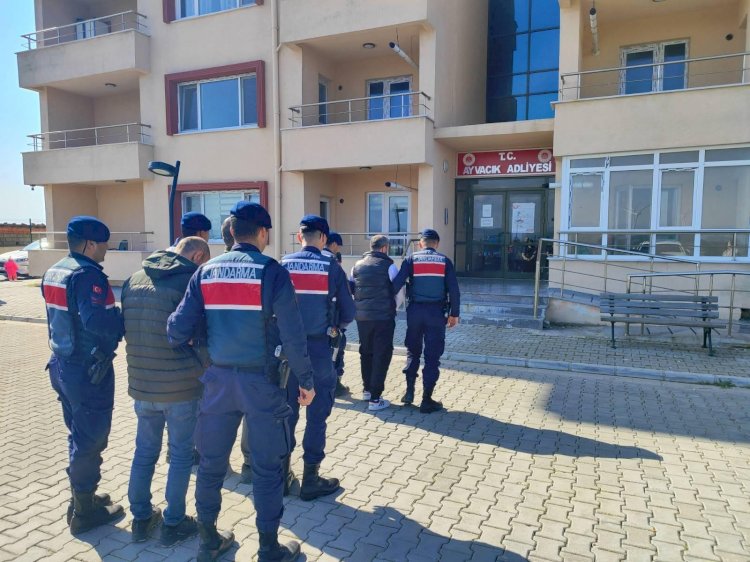 Jandarmadan göçmen kaçakçılığı operasyonu; 2 tutuklama