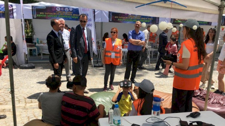 "BİR TUTAM BİLİM BİR DÜNYA ŞENLİK"